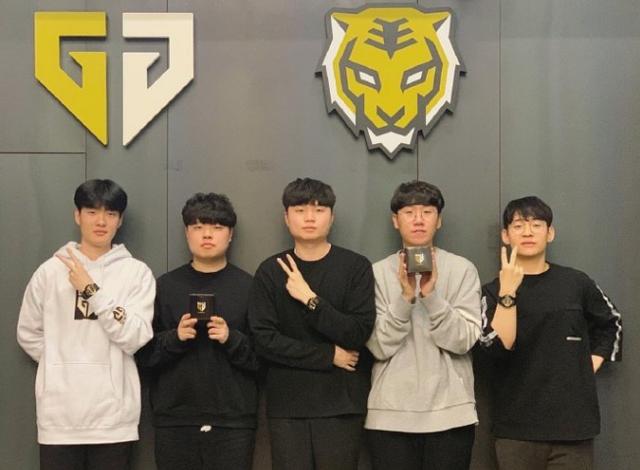 威少面对压 威少面对压